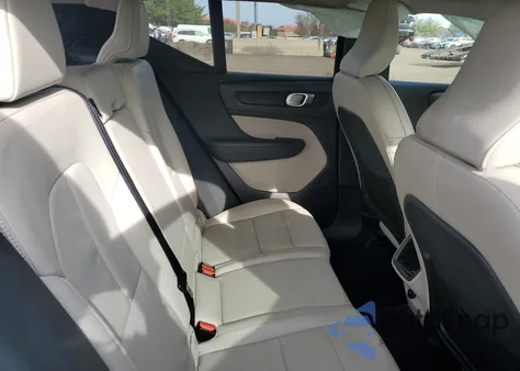 2020 Volvo Xc40 T5 Momentum z USA, uszkodzony, nr VIN YV4162UK5L2325825